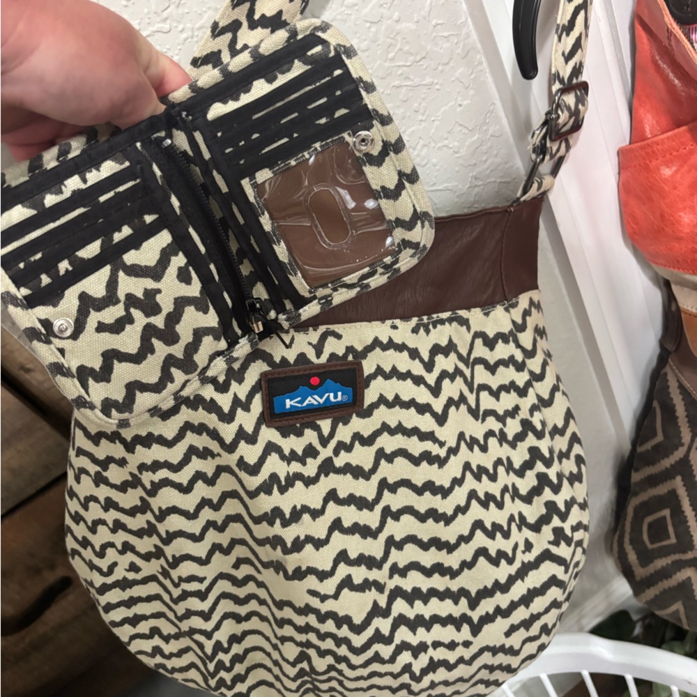 KAVU crossbody and matching wallet